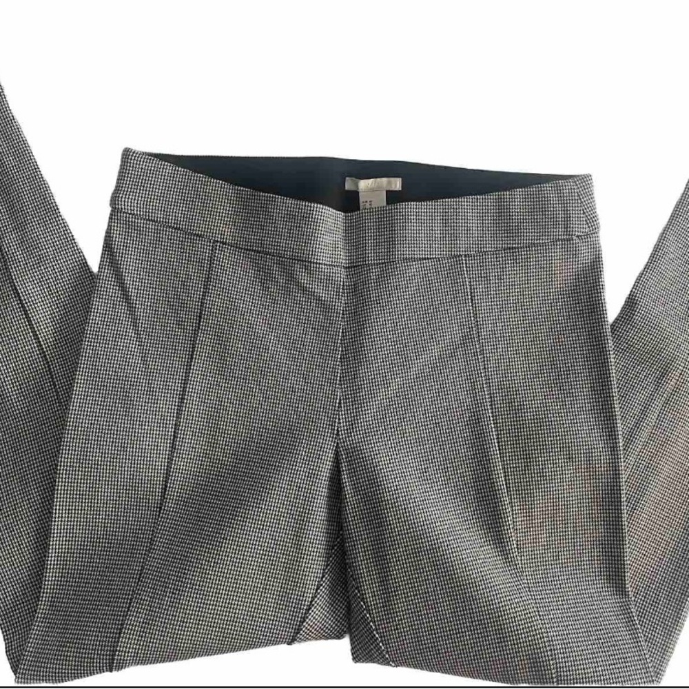 Women’s H&M black and white houndstooth,‎ size 10 skinny leg stretch pants.